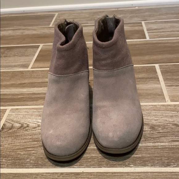 Toms// Tan booties - Picture 2 of 3